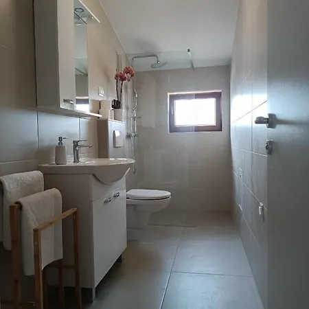 Apartman Dona شقة